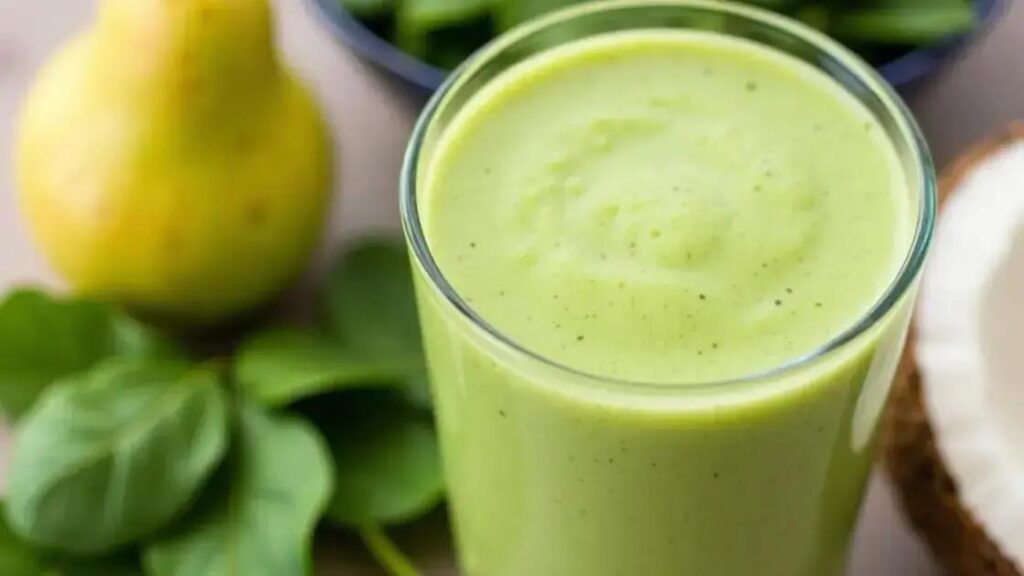 How to Make a Smoothie with Pear, Spinach, and Coconut Milk