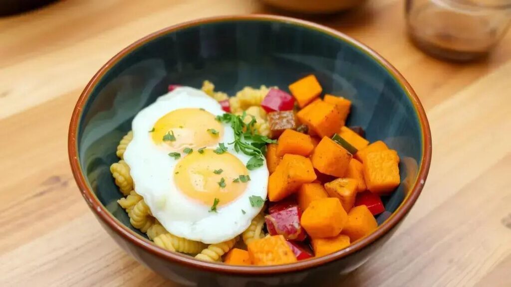 How to Prepare a High-Protein Breakfast Bowl with Eggs