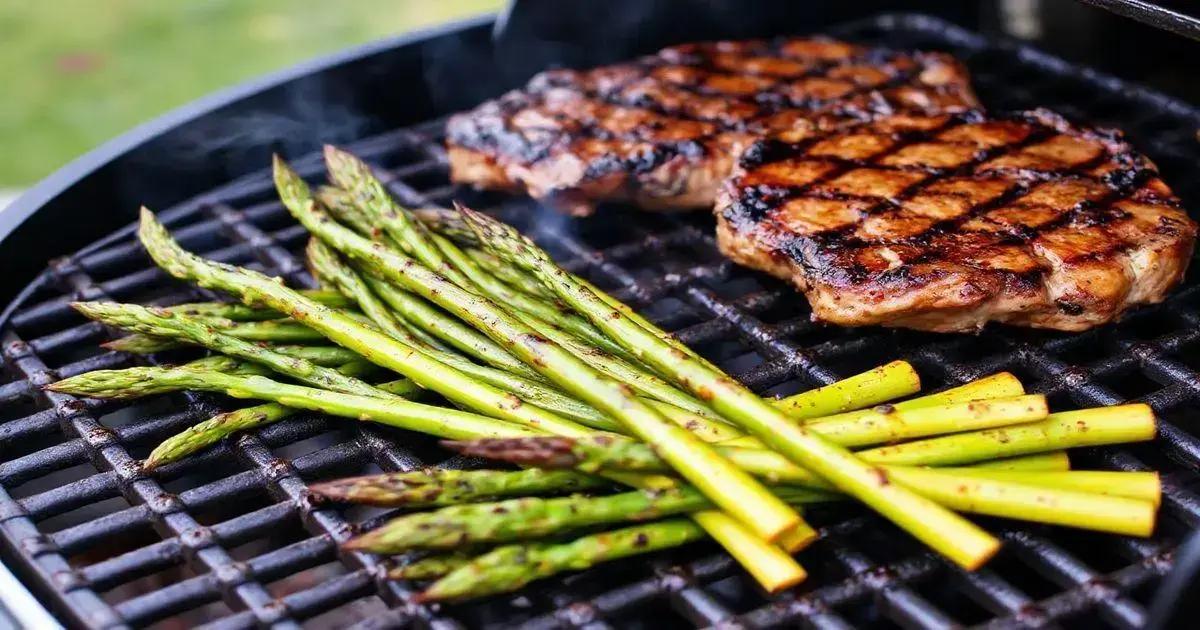 Tips for Perfectly Grilling Steak and Asparagus