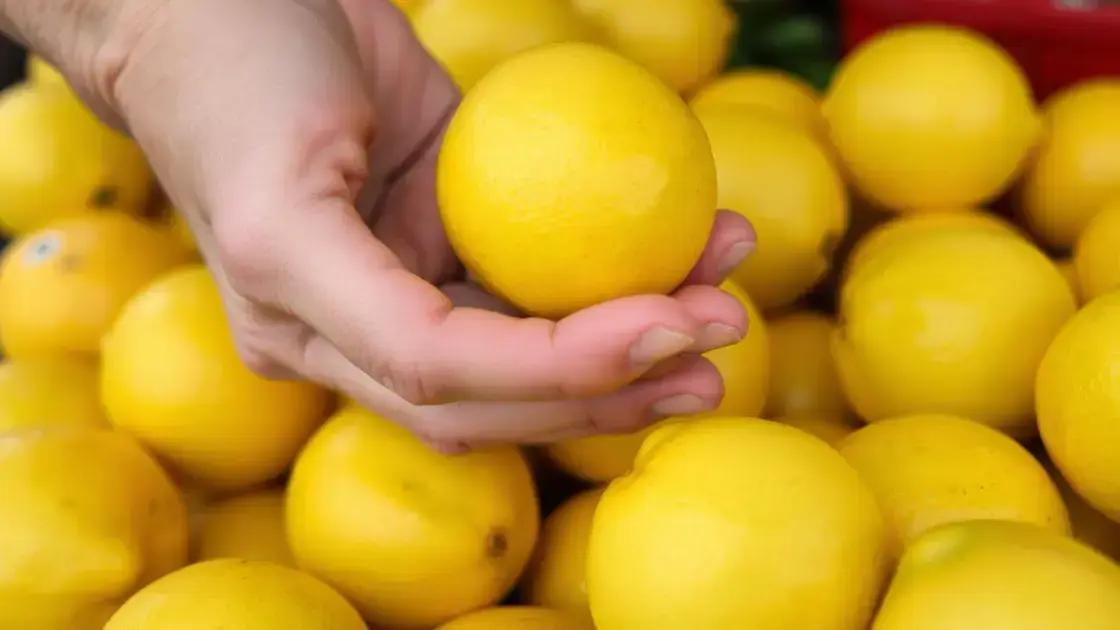 How to Choose Fresh Lemons